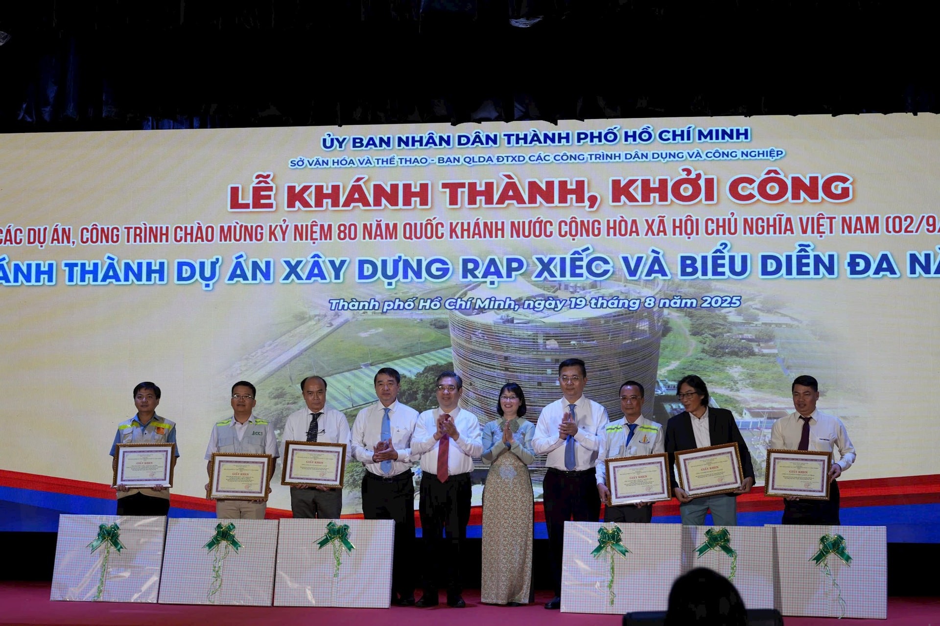 le-khanh-thanh-rap-xiec-1755590984.jpg