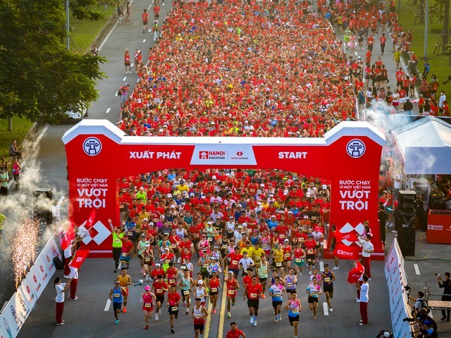 giai-marathon-quoc-te-ha-noi-techcombank-mua-thu-4-thu-hut-hon-13000-vdv-gap-gan-15-lan-so-voi-mua-giai-truoc-1759762896.jpg