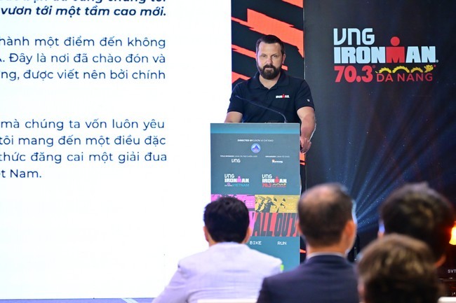 ong-chris-morris-giam-doc-van-hanh-ironman-chau-a-1778133422.jpg