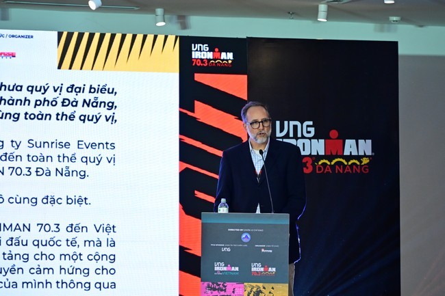 ong-rob-zamacona-phat-bieu-tai-hop-bao-1778139965.jpg
