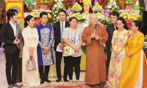 Hồng Phượng và gia đình tổ chức đêm nhạc mừng lễ Phật Đản 2025