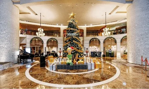Khách sạn Sofitel Saigon Plaza chính thức khai mạc mùa lễ hội 2025 với chủ đề Giáng Sinh rực rỡ - "A Stellar Christmas"