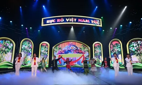 Tôn vinh 5 cung bậc của xã hội Sĩ - Nông - Công - Thương - Binh với 5 sắc thái trang phục tại Chương trình nghệ thuật Sắc và Đời