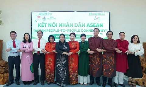 Các Tổng Lãnh sự ASEAN dự Tiệc trà hữu nghị “Kết nối nhân dân ASEAN” tại không gian văn hoá Duệ Tâm Trà, xã Châu Pha, TP Hồ Chí Minh