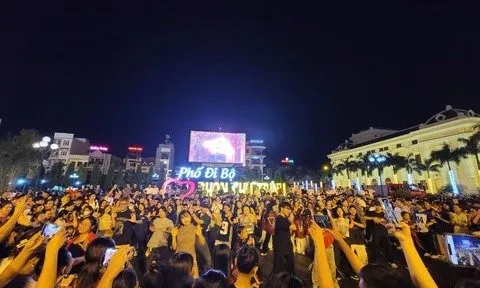Hàng nghìn người tham dự khai trương phố đi bộ đầu tiên ở Thanh Hóa