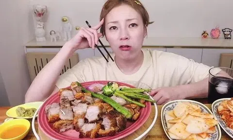 Miếng thịt ba chỉ khiến mukbanger Hàn Quốc phải tạm dừng livestream