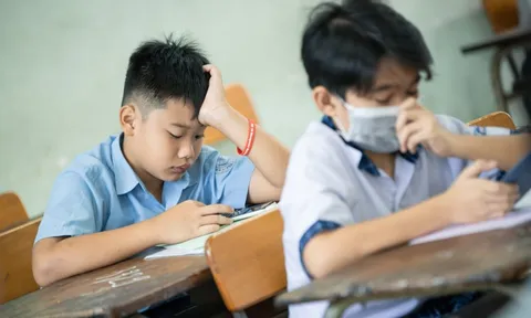 Trẻ tiểu học chạy đua 'học thêm chui' bất chấp lệnh cấm