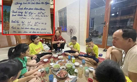 Ông nội Thái Bình 60 tuổi đón 7 cháu ở thành phố về quê, "gây bão" với bảng nội quy xem Tivi điện thoại cho "khối nghỉ...