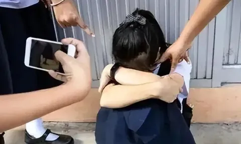 Con du học nước ngoài về đi làm lương 10 triệu/tháng, tình trạng hiện tại khiến bố mẹ bán nhà trả nợ