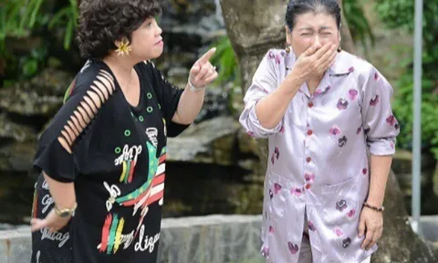 Mẹ đẻ đem chục trứng gà mừng đầy tháng cháu, tôi gói cho bà chút đồ ăn thừa mang về, mẹ chồng chạy tới giật lại