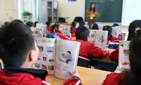 Đề xuất một bộ sách giáo khoa không hợp xu thế