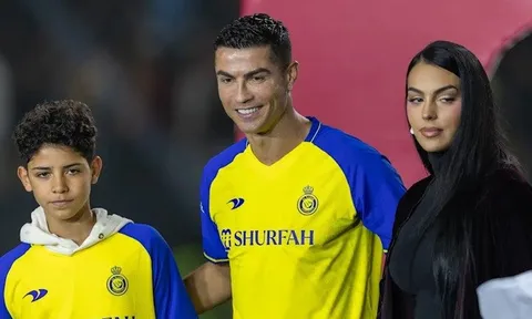 Phản ứng của Ronaldo khi gia đình khuyên giải nghệ