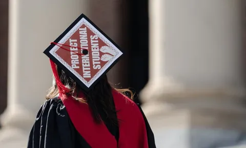 Cảnh trái ngược ở Đại học Harvard