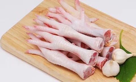 Bất ngờ khi nhiều nước láng giềng săn lùng chân gà đông lạnh của Việt Nam, có nước từng mua hơn 800.000 tấn chỉ trong 1 tháng