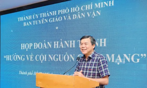 Hơn 100 người làm báo TP HCM tham gia hành trình "Hướng về cội nguồn Cách mạng"