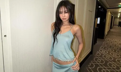 Jennie diện trang phục như đồ ngủ