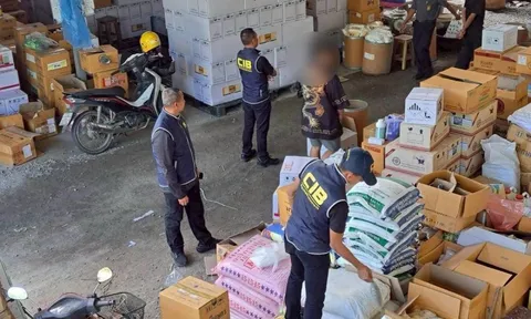 Một thiếu tướng chỉ huy cuộc đột kích, tóm gọn đường dây sản xuất hóa chất nông nghiệp giả, tịch thu loạt thuốc diệt cỏ, thuốc trừ sâu không giấy phép