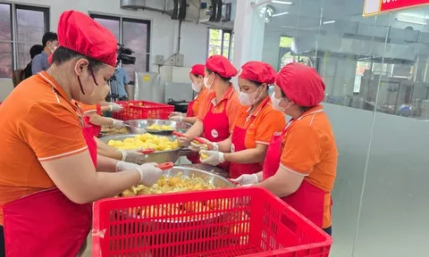 Hà Nội siết chặt quản lý bữa ăn bán trú