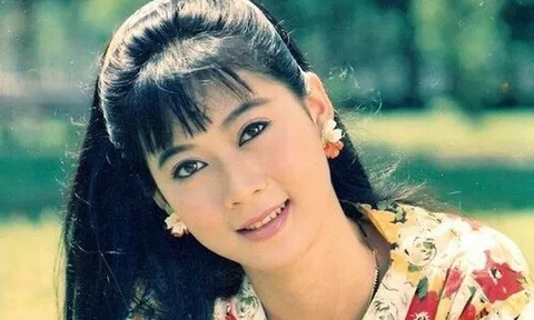 "Đệ nhất mỹ nhân" Diễm Hương bất ngờ về Việt Nam tái ngộ cùng bạn đồng khóa