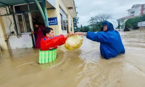 Loạt đại học ở TP.HCM hỗ trợ sinh viên miền Trung sau trận lũ lịch sử