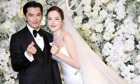 Cặp "trai hư - gái đẹp showbiz": Làm đám cưới hoành tráng, bất ngờ khoe quý tử 3 tháng tuổi