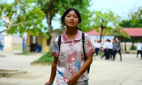 Thương thắt lòng buổi học đầu sau lũ của học sinh Đắk Lắk