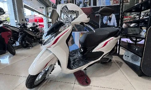 Xe máy Honda bị đẩy giá cao chót vót