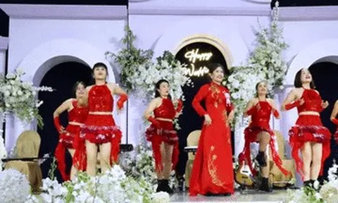 Quà độc lạ bố mẹ dành tặng cô dâu trong ngày cưới ‘gây bão’ mạng 2025