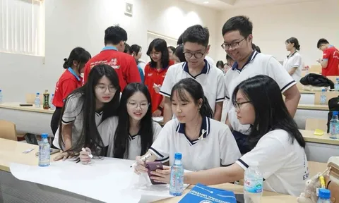 Quá tải trường lớp ở TP.HCM: Học sinh phải học 3 ca mỗi ngày