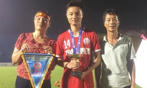 Bố tiền vệ Xuân Bắc nấu cháo gà, cùng 20 người chờ xem bán kết U23 châu Á