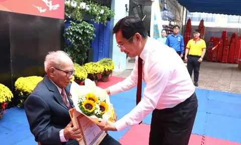 TPHCM: Phường Bình Lợi Trung trao Huy hiệu Đảng cho 45 đảng viên