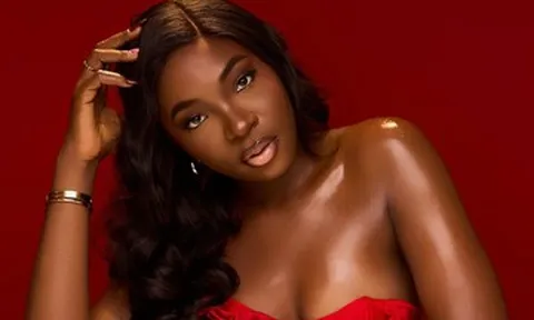 Nữ ca sĩ 26 tuổi qua đời do bị rắn độc cắn