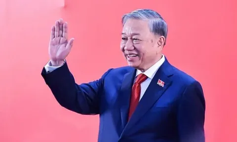 VỮNG BƯỚC DƯỚI CỜ ĐẢNG