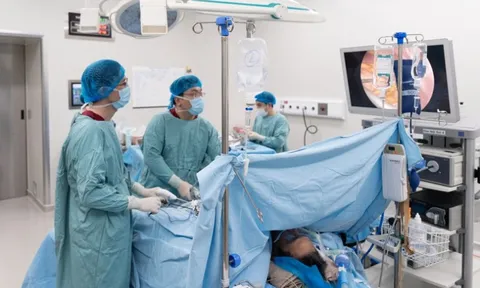 Một bệnh nhân mắc ba ung thư nguyên phát hiếm gặp