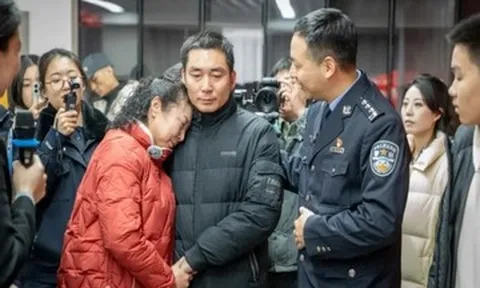 Con trai 3 tuổi mất tích khi đi sắm Tết, 37 năm sau mẹ vỡ òa giây phút đoàn tụ