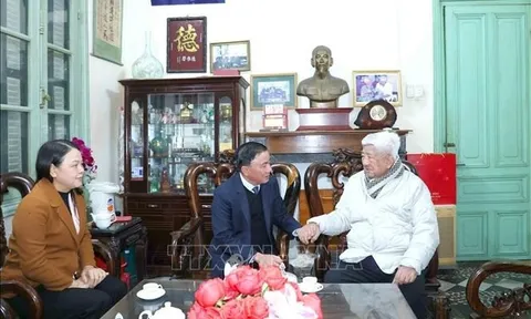 Thường trực Ban Bí thư Trần Cẩm Tú chúc Tết các nguyên lãnh đạo Đảng, Nhà nước