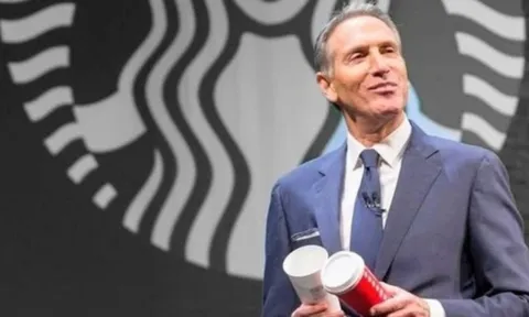 Từ khu nhà nghèo đến tỷ phú: Cựu CEO Starbucks đổi đời nhờ giáo dục