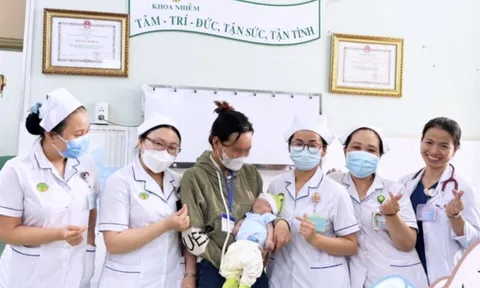 Mẹ ngã bệnh sau ngày đưa con nhập viện, bé trai đoàn tụ gia đình trước thềm xuân mới