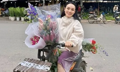 Kim Lý tình tứ hôn vợ Hồ Ngọc Hà, Phó giáo sư Tân Nhàn đi chợ quê sắm Tết