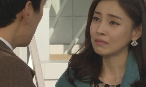 Chồng cũ đến thăm con đúng đêm giao thừa, tay cầm theo một thứ, tôi lập tức xin tái hôn