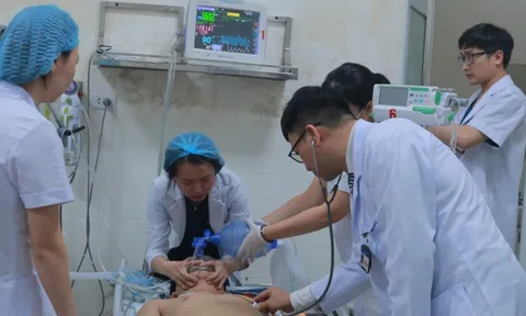 Hàng trăm ca cấp cứu vì tai nạn, pháo nổ trong ngày Tết