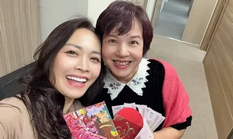 MC Diễm Quỳnh, Anh Tuấn VTV rộn ràng lì xì ngày đi làm đầu năm