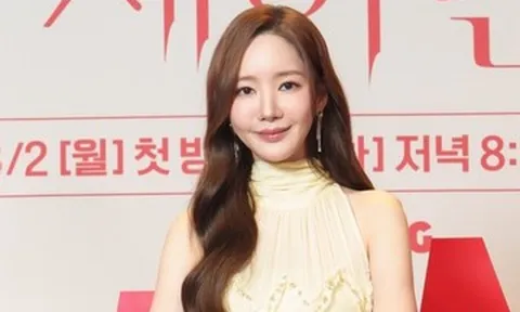 'Thư ký Kim' Park Min Young nhịn ăn, ngày uống 3 lít nước