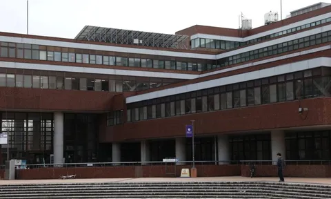 Đại học phải xin lỗi vì phó giáo sư xúc phạm du học sinh