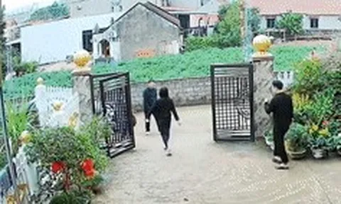 Con dâu về ngoại ăn Tết, bố mẹ chồng lái xe 9 tiếng vượt 400km về thăm