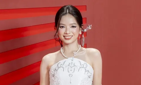 "Phượng hoàng tái sinh của Vbiz": Bị bỏ quên 10 năm, xuất hiện trở thành gương mặt được săn đón