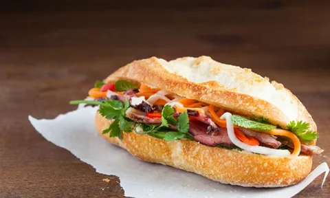 Thêm 48 người nhập viện nghi ngộ độc do ăn bánh mì ở Vũng Tàu