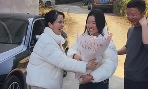 Lần đầu về ra mắt nhà bạn trai, cô gái được 30 người xếp hàng chào đón