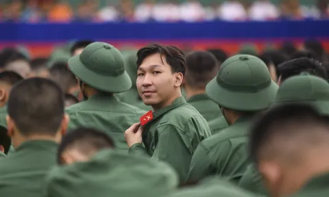 Hôm nay tân binh cả nước nhập ngũ: Điều kiện nào để xét chuyên nghiệp?