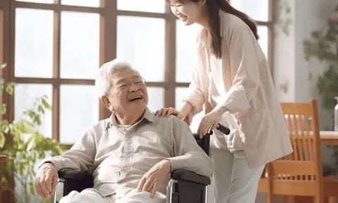 Về già tôi mới thấm: Tiền ít thì đừng vào viện dưỡng lão cũng không làm phiền con cái, sướng nhất vẫn là thuê "giúp...